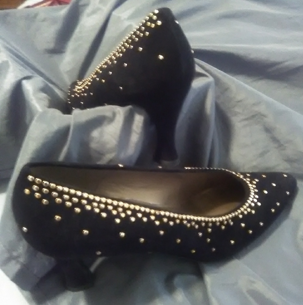 Shoes - Picture 2 of 6